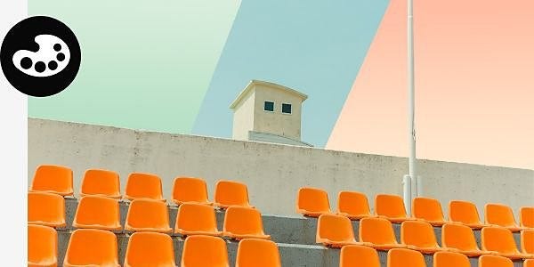 Strohé betónové sedadlá športového štadióna v kontraste s farebným a pruhovaným pastelovým pozadím s prekrývajúcou ikonou farebnej palety