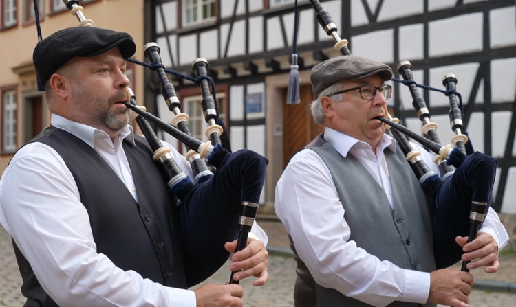 https://main--da-cc--adobecom.aem.page/cc-shared/assets/products/firefly/partner-models/kling-ai/media_1f9aa24a75144ae6c8e03f5dc4b955659966b96f0.mp4#_autoplay | волинщики в Німеччині