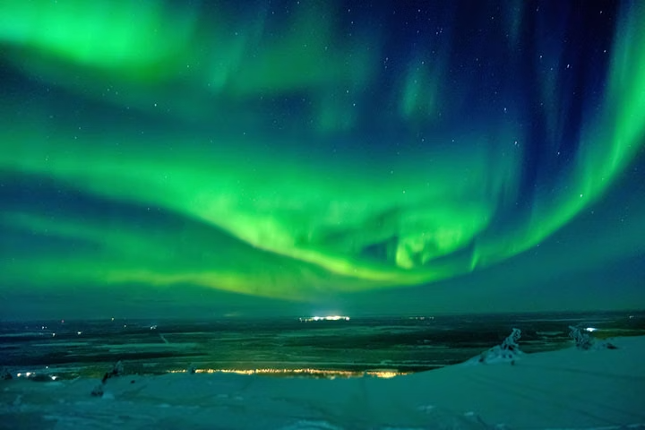 Green waves of light in the Norther Lights