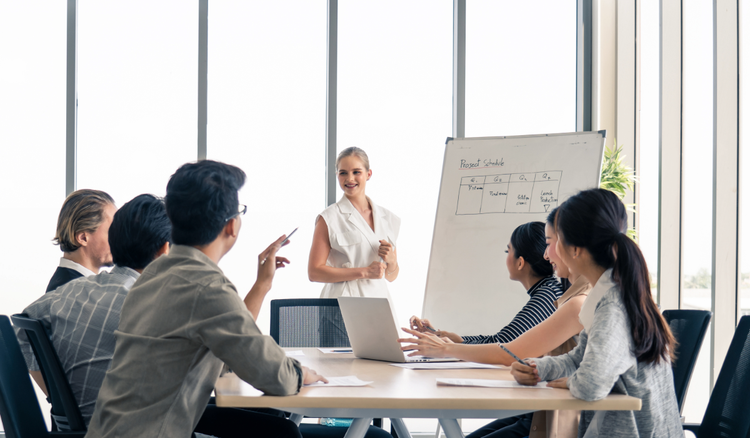 How to start a presentation effectively: top tips and examples