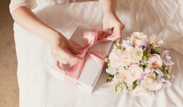creative wedding gift ideas for the happy couple