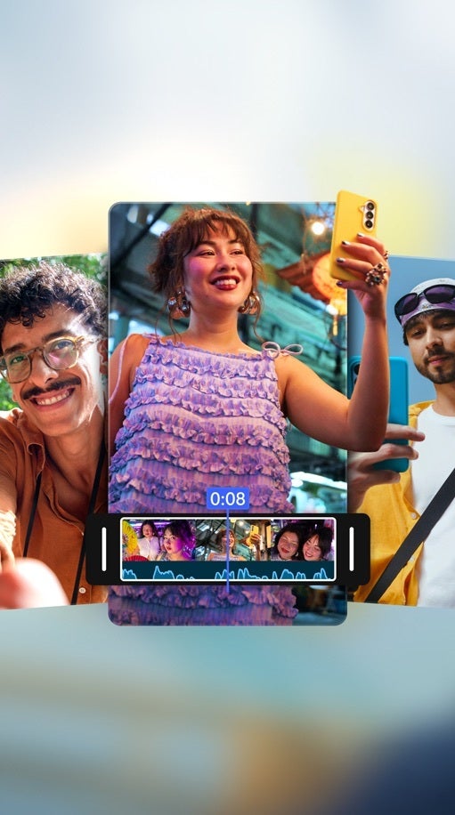 Video selfie của hai phụ nữ vào ban đêm.